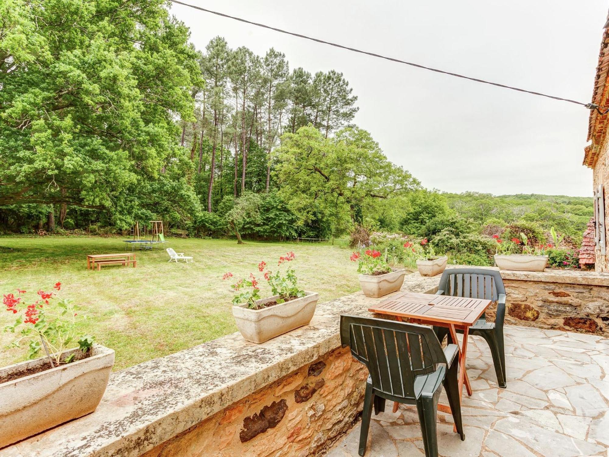 Cosy Holiday Home In Lantheuil With Garden Villefranche-du-Perigord Екстер'єр фото
