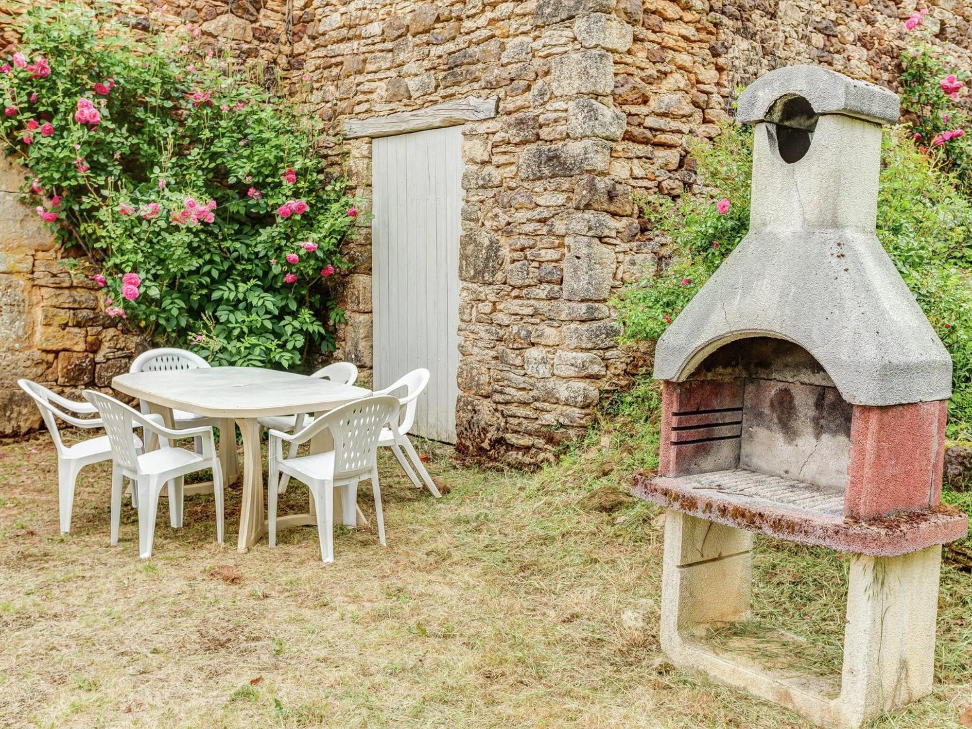 Cosy Holiday Home In Lantheuil With Garden Villefranche-du-Perigord Екстер'єр фото