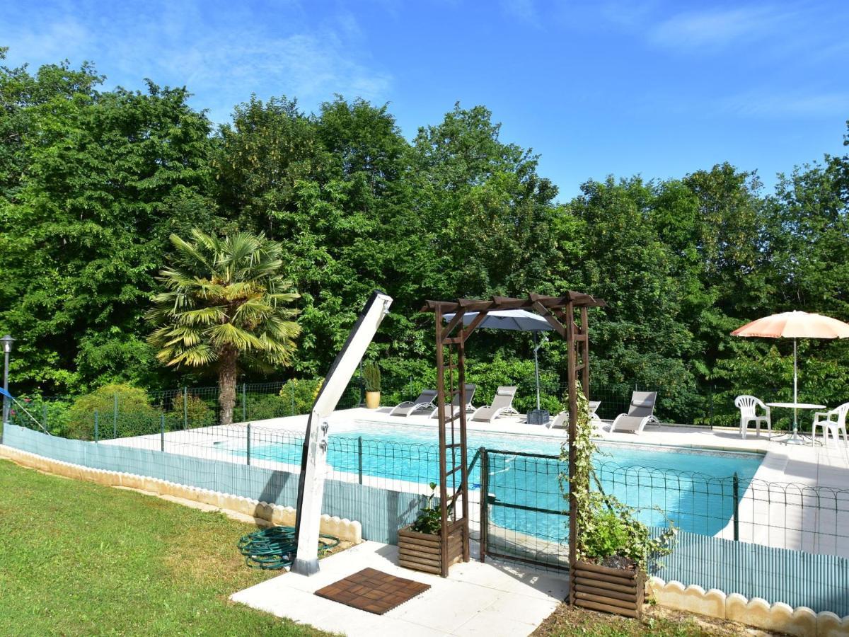 Cosy Holiday Home In Lantheuil With Garden Villefranche-du-Perigord Екстер'єр фото